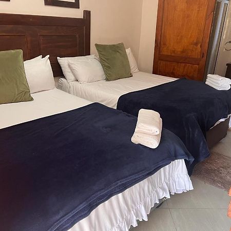 Travetel Or Tambo Airport Hotel Kempton Park Eksteriør billede