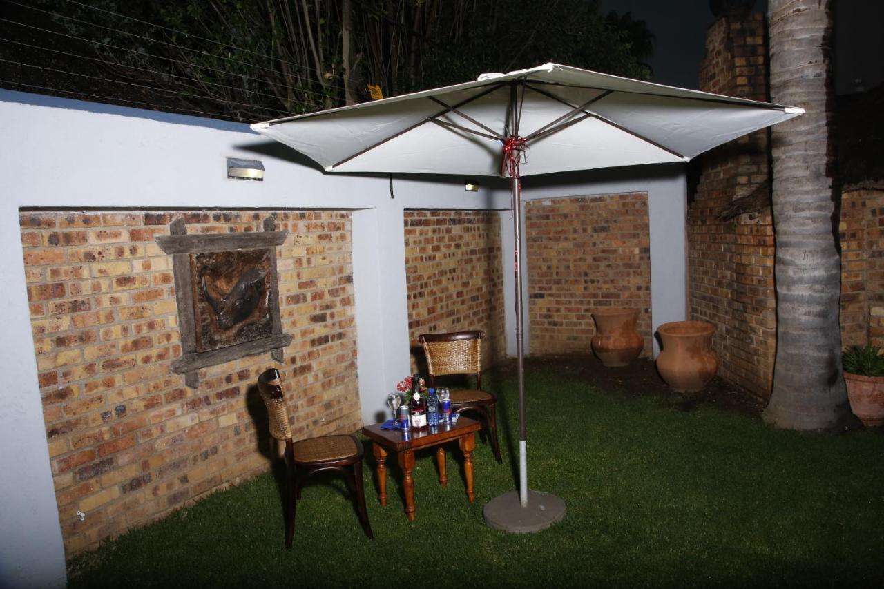 Travetel Or Tambo Airport Hotel Kempton Park Eksteriør billede